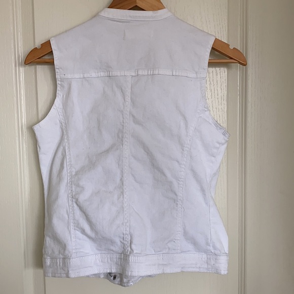 White statement vest⭐️ - Picture 2 of 2